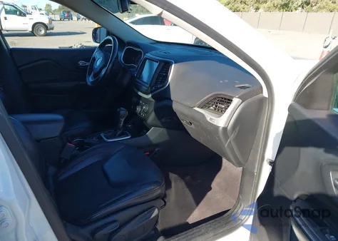 2016 Jeep Cherokee Trailhawk from USA, damaged, VIN 1C4PJMBS5GW317149